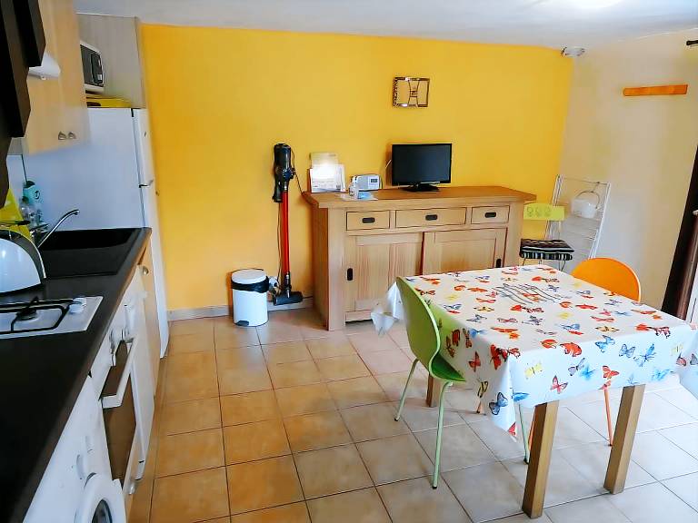 Cozy Cottage with Private Garden and Wi-Fi in Salles-Curan — photo 4