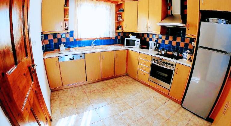 Fully equipped vacation home with patio | Perfect for remote work | Pets allowed — photo 4