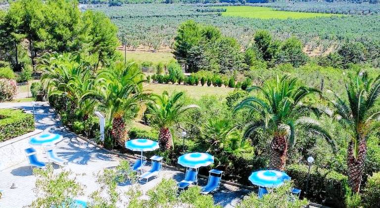 Serviced apartment with terrace, barbeque & pool in Vieste
