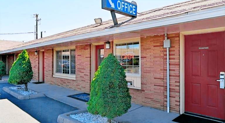 Americas Best Value Inn & Suites Klamath Falls — photo 2