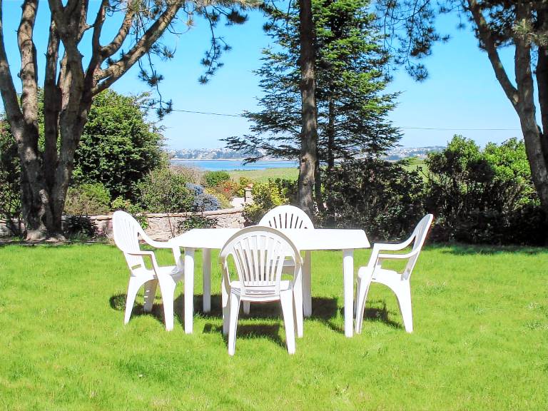 Beautiful vacation home with patio & yard | Pets are welcome — photo 3