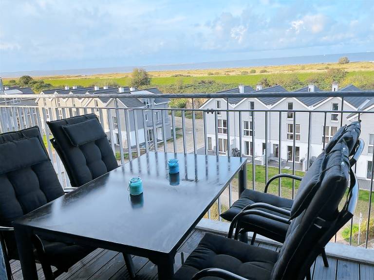 Moderne, hochwertige Ferienwohnung, Sauna, großer Balkon, Meerblick, strandnah in Wangerland
