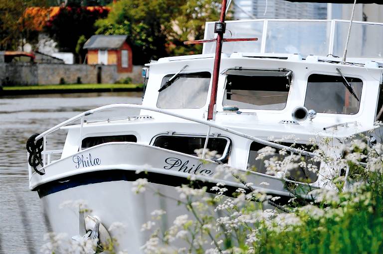 Péniche Nemours