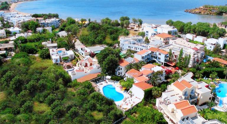 Serviced apartment with patio, pool & yard | Close to the beach | Pet-friendly — photo 3