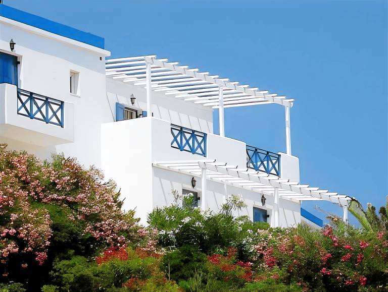 Dolphin Bay Seaside Resort & Suites in Syros