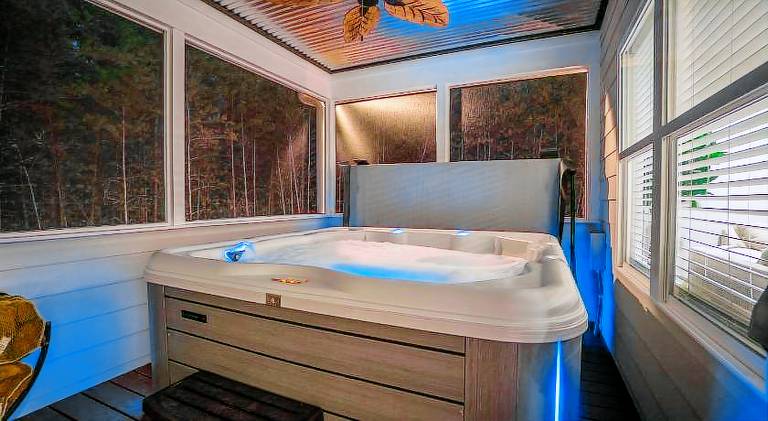 Beautiful house with hot tub & pool | Pets allowed — photo 5