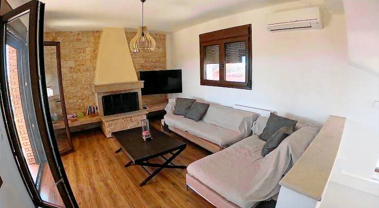 Villa with private pool, barbecue & yard — photo 2