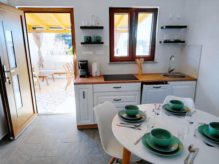 Vacation home with terrace & grill | Garden view — photo 2