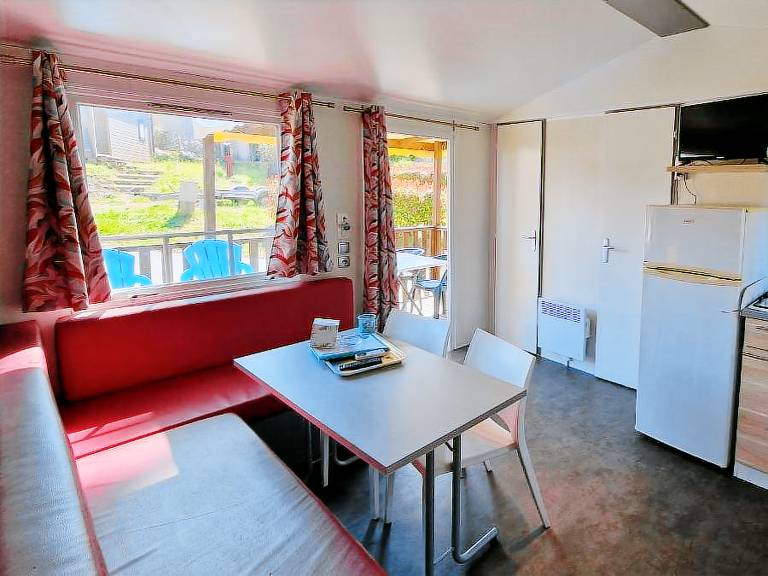 Child-friendly mobile home with patio, heated pool & barbeque | Pets are welcome — photo 4