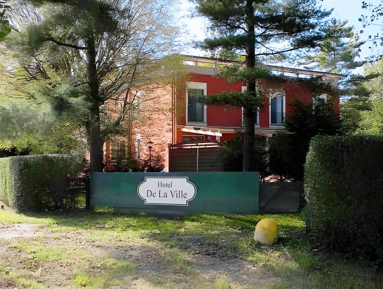Hotel De La Ville