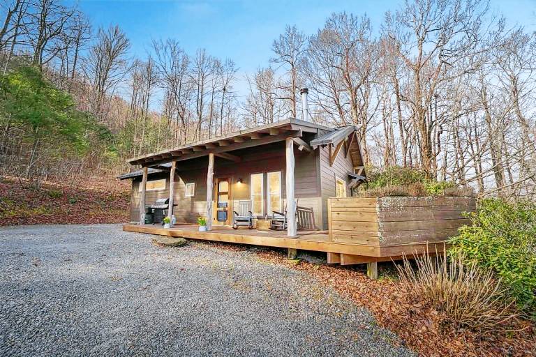 Cabin with grill in Henderson, NC