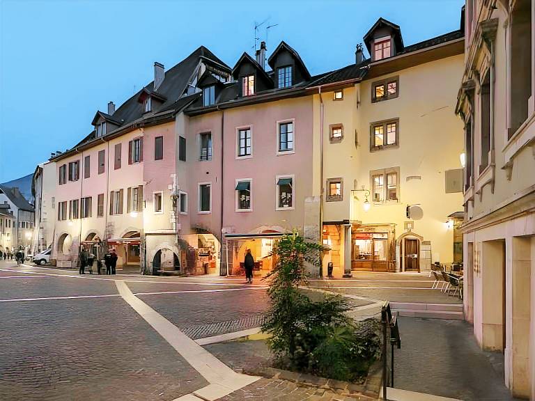 Holiday apartment with patio & sauna in Annecy