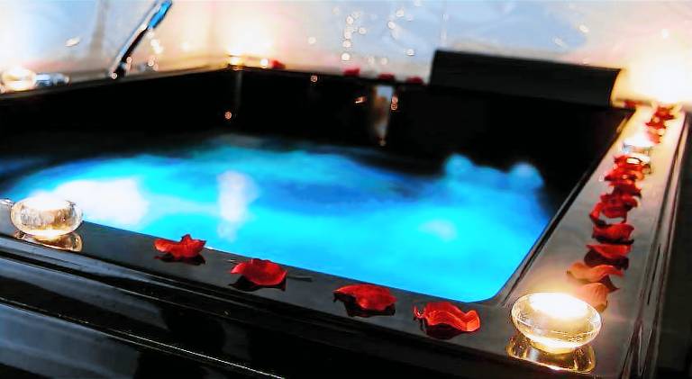 House with pool & jacuzzi — photo 4