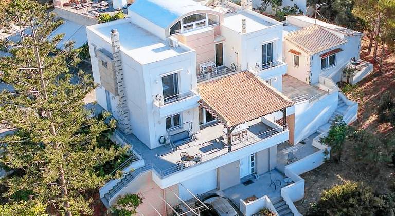 Villa with barbeque, garden & patio in Heraklion