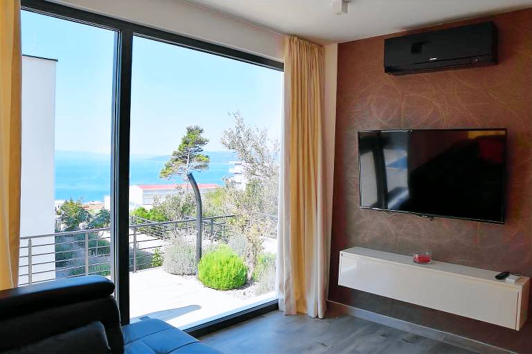 Family-friendly villa with garden, pool & barbeque | Mountain view | Pet-friendly — photo 4