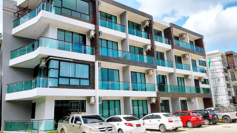 Apartment with terrace in Sa Khu