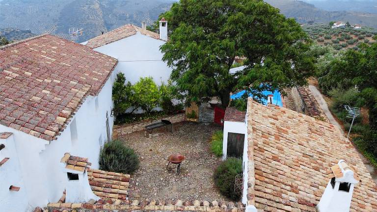 Vacation home with yard & private pool | Mountain view — photo 2