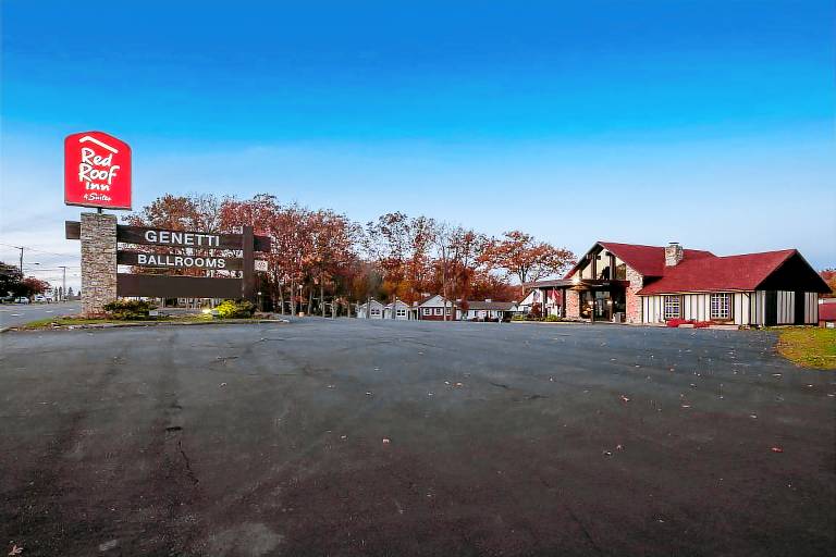 Red Roof Inn & Suites Hazleton — photo 4