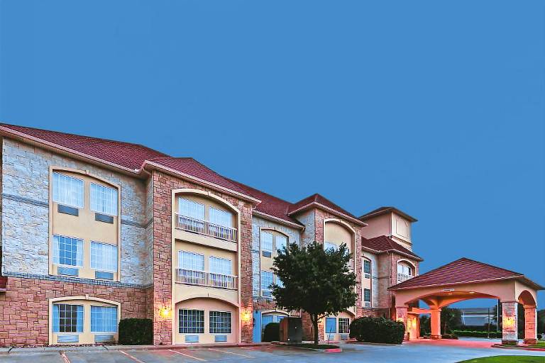 La Quinta Inn & Suites by Wyndham Granbury in Granbury, TX