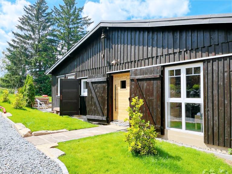 Family-oriented vacation home with garden, sauna & patio | Suitable for remote work | Pet-friendly — photo 2