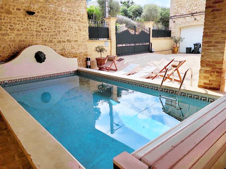 Farmhouse  Lirac