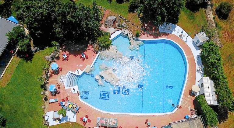 Farm with patio, yard & pool | Pets allowed in Latina