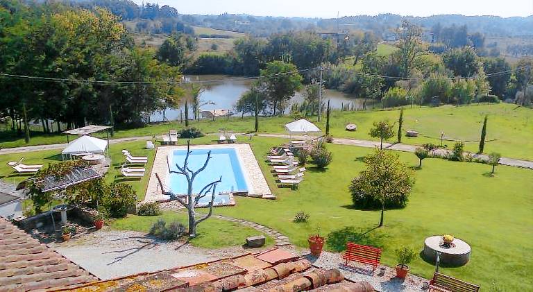 House with yard, pool & grill — photo 4