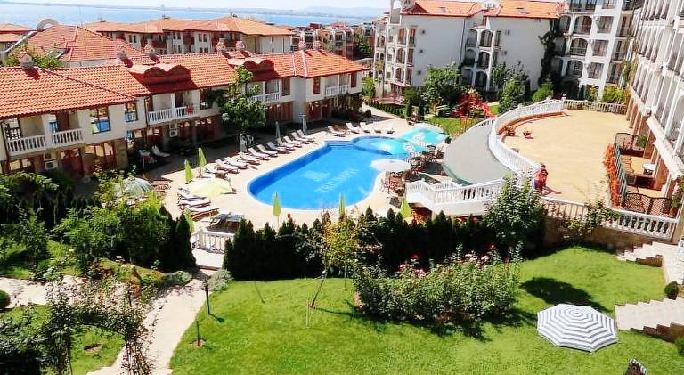 Fully equipped apartment with patio & private pool | Beach nearby | Pet-friendly — photo 3