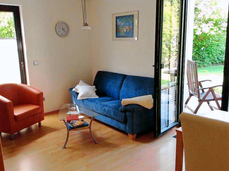 Holiday apartment with patio & yard — photo 2
