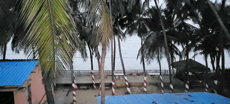 Bungalow Gorai Beach