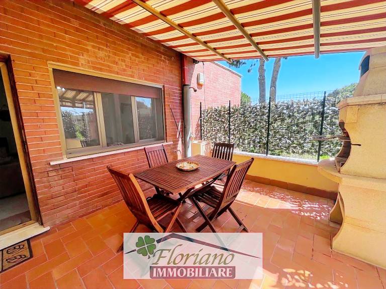 Rental apartment with yard & patio — photo 3