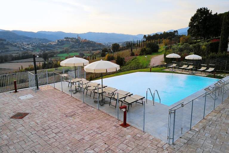House with hot tub, terrace & pool — photo 2