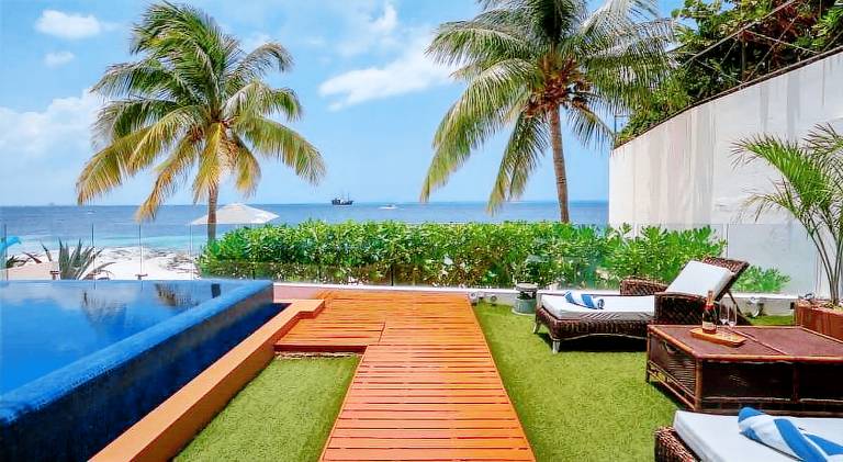 Villa with pool — photo 3