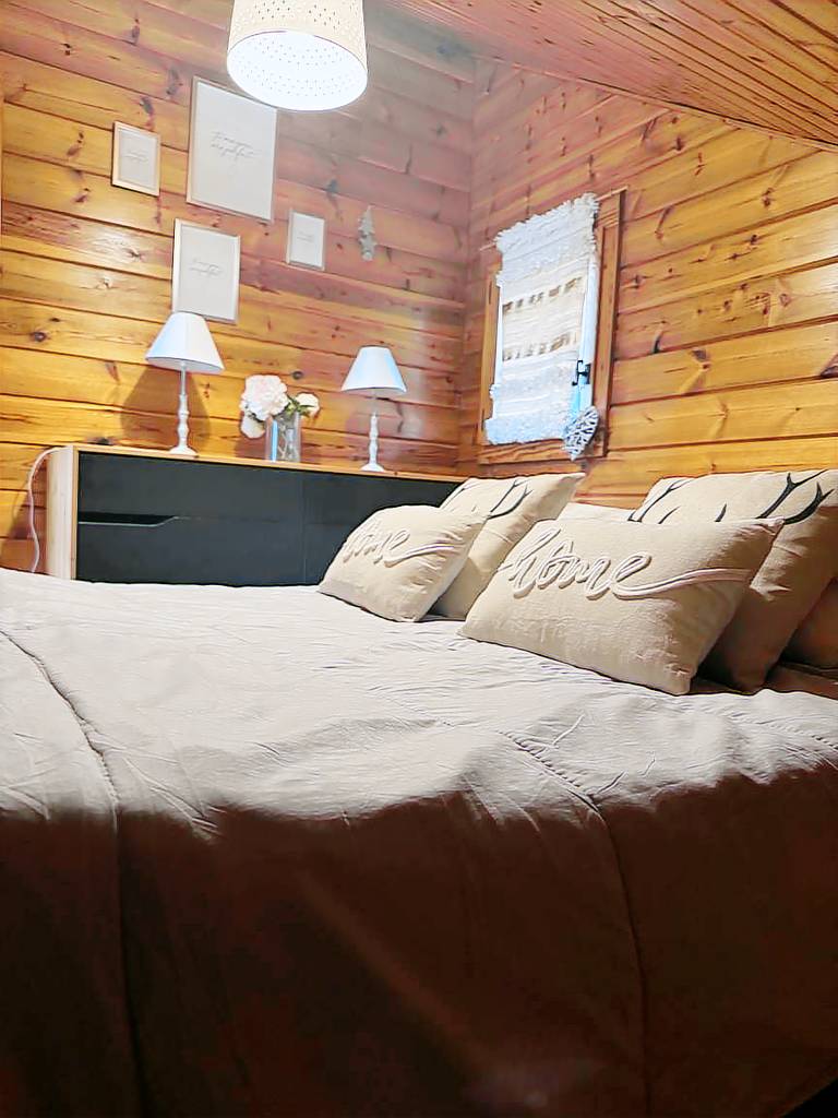 Chalet with BBQ & patio — photo 2