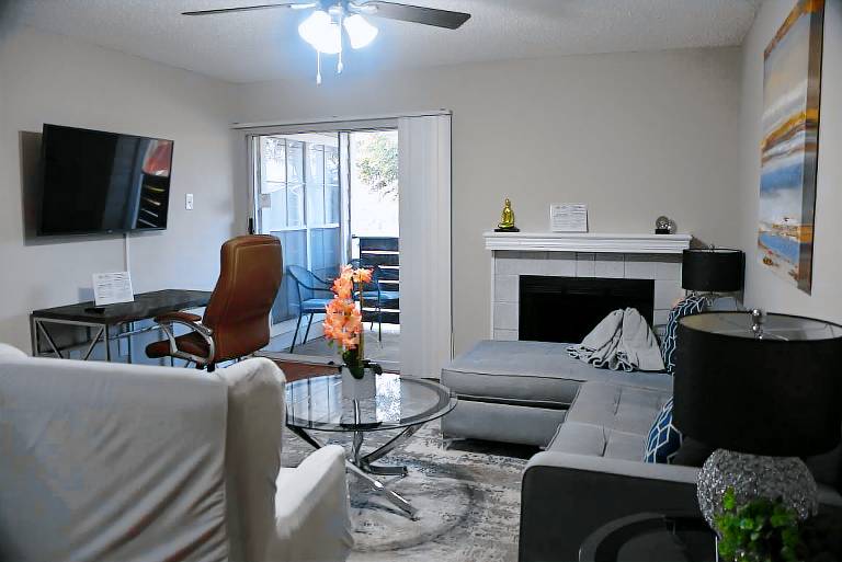 Apartment with pool — photo 2