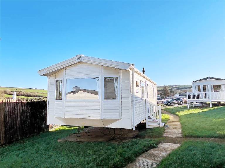 Chalet with pool & yard in Newquay