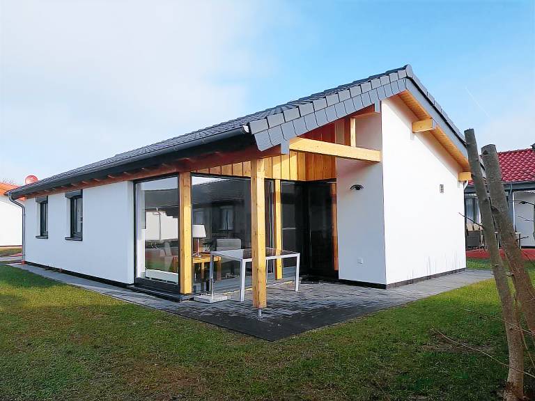 House with BBQ, patio & yard in Butjadingen