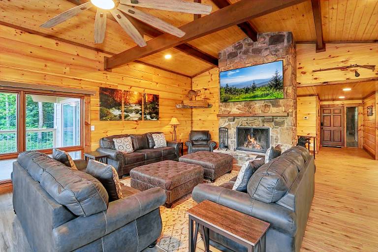 Family-oriented vacation home with hot tub & fast internet | Golf view | Pet-friendly — photo 5
