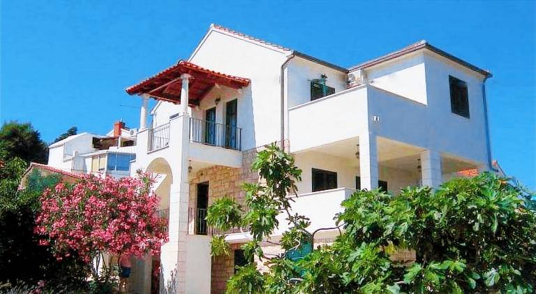 Rental apartment | Pets allowed in Postira