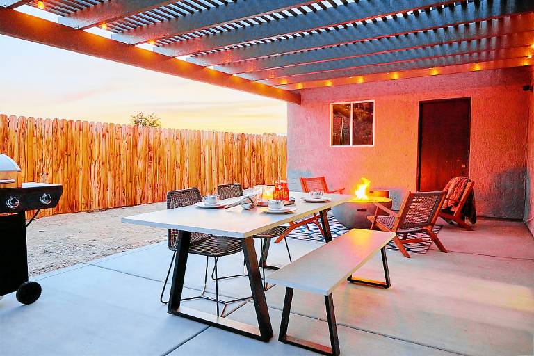 Child-friendly charming house with private pool, grill & jacuzzi | Mountain view | Pets allowed — photo 3