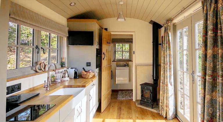 Luxury Shepherds Hut — photo 3