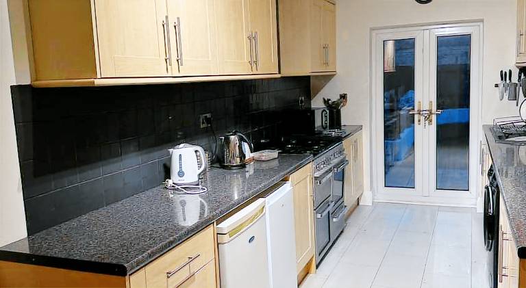 Workers Contractor friendly home long and short stays — photo 3