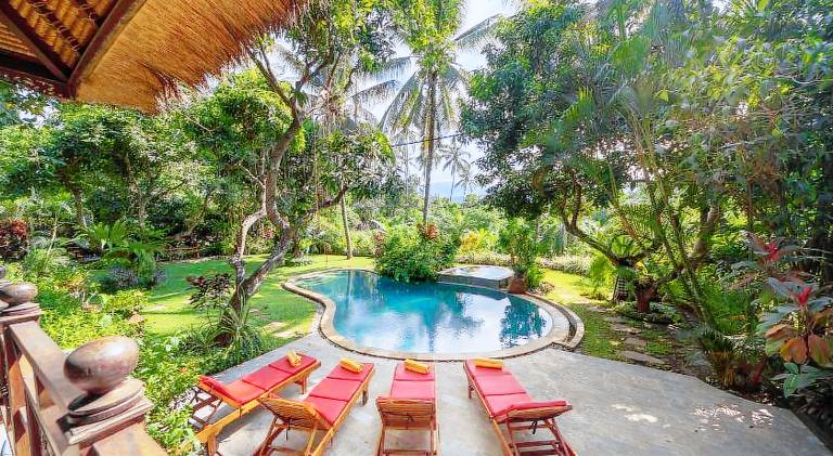 325 m&sup2; Villa