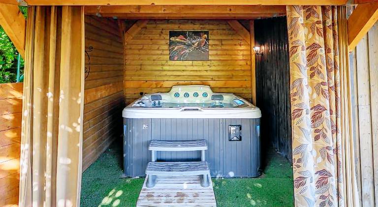 House with hot tub, terrace & yard — photo 4