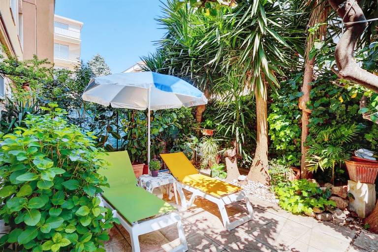 Holiday apartment with yard | Garden view | Suitable for remote work in Diano Marina
