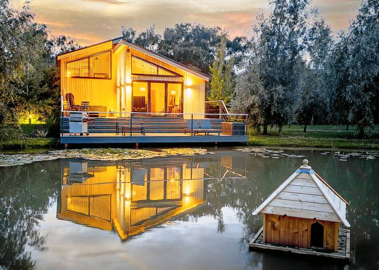 Wildflower Lakeside Lodge