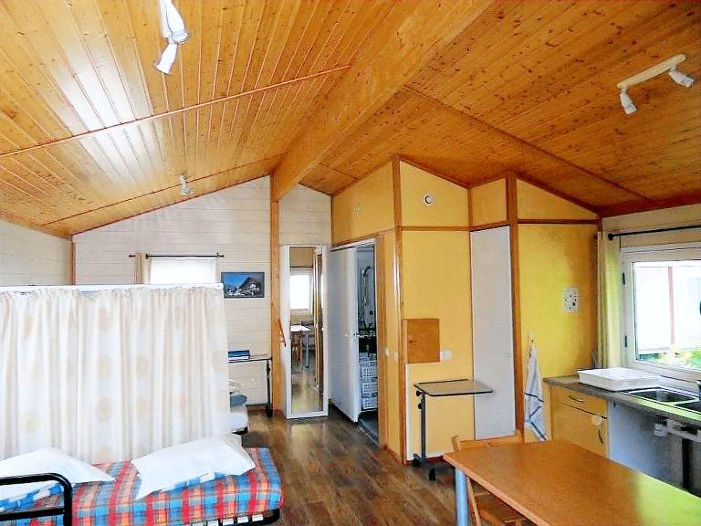 Pleasant chalet with patio, barbecue & yard | Pets are welcome — photo 4