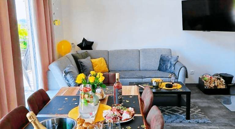 Apartment with patio — photo 2