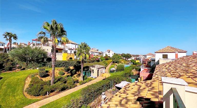 Vacation home with yard, barbecue & terrace — photo 4