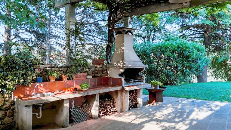 Family-friendly nice villa with barbeque, terrace & yard | Garden view | Pets are welcome — photo 2